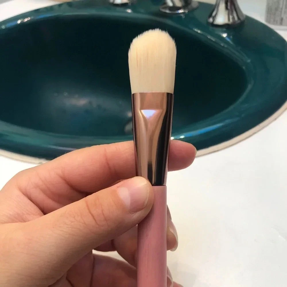 NEW LUXIE 510 FOUNDATION BRUSH